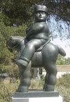 412px-'Man_on_Horse',_bronze_sculpture_by_Fernando_Botero_(Colombian),_1992,_Israel_Museum,_Jerusalem,_Israel