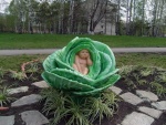 Кемерово _ Каменная скульптура ”Ребенок в капусте”