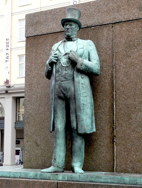 Норвегия, г. Берген _ Монумент работы Дире Ваа, посвященный всем, кто веками работал в море _Фрагмент