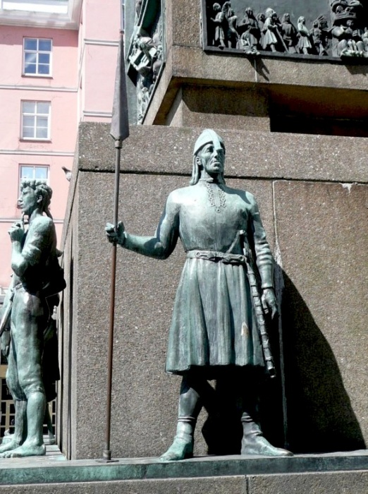 Норвегия, г. Берген _ Монумент работы Дире Ваа, посвященный всем, кто веками работал в море _Фрагмент