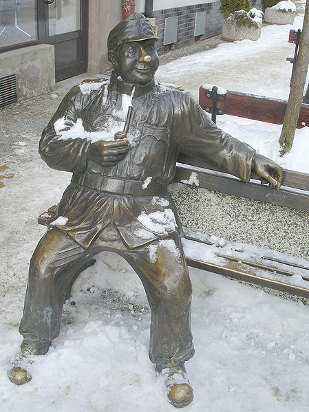 Памятник солдату Швейку _ Санок, Польша (зимой)