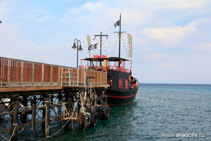 Причал, с которого отчаливали кораблики, и наша субмарина тоже