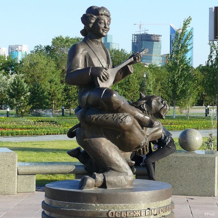 Астана. Скульптура на Аллее Сказок