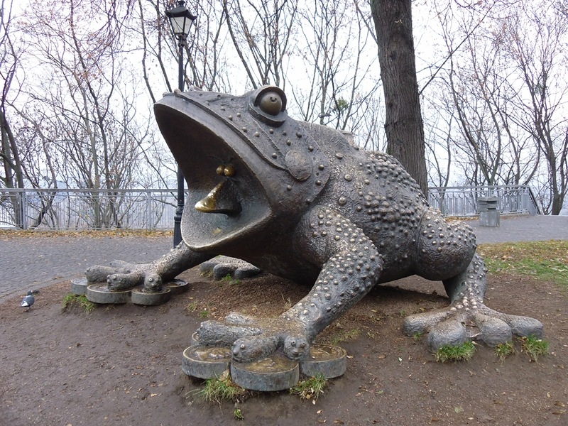 Киев _ Скульптура. Жаба