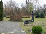 Киев _ Памятник Погибшим трухановцам