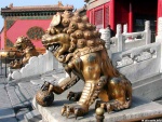 Парные скульптуры позолоченных львов