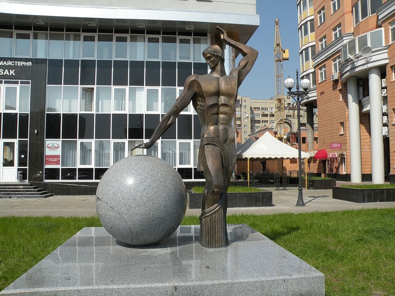 Киев. Памятник "Зодчему" (2007)