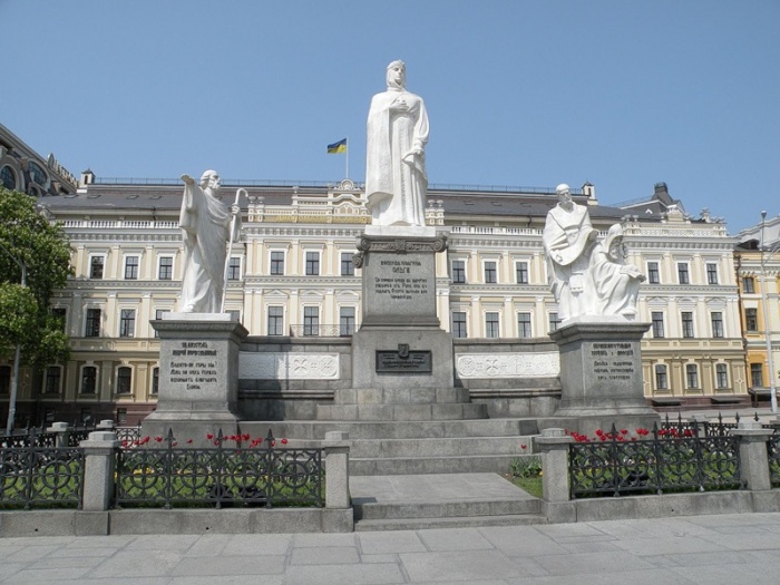 Киев, Украина _ Памятник княгине Ольге