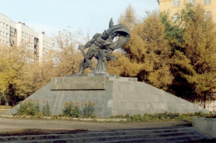 Памятник "На новый путь"