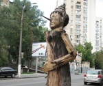 Киев, Украина _Уличная деревянная скульптура