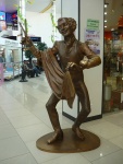 Скульптура внутри торгового центра "Гринвич _ «Портной».