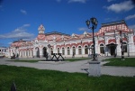 Скульптуры у музея истории, науки и техники Свердловской железной дороги