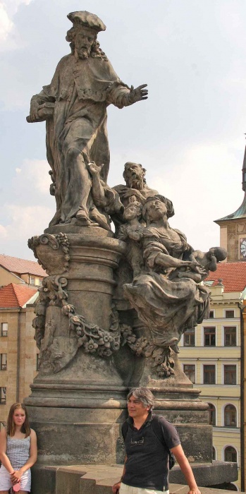 Скульптурная группа святого Ива