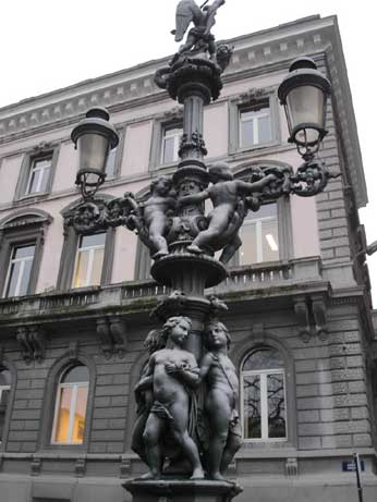 Брюссель, Бельгия _Барочный фонарь на Площади Конгресса