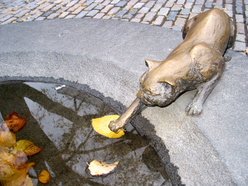 фонтанчик возле музея-дома Бетси Росс в Филаделфии (США).