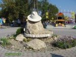 Памятник Белой шляпе _ Анапа, Россия.
