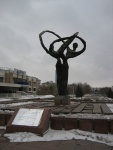Астана _ Монумент "Дружба народов" у гостиницы Турист (Абай)