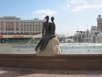 Астана, Казахстан. Скульптура. У фонтана