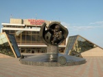 Одесса, Украина, возле морского вокзала _Скульптура ”Золотое дитя”