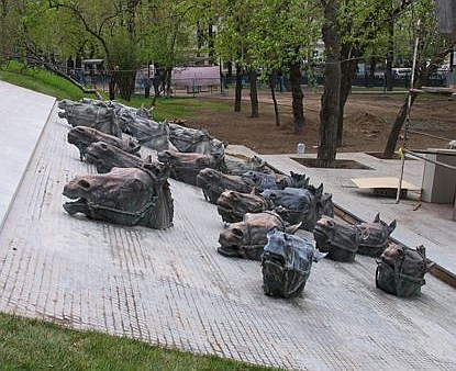 Москва, Гоголевский бульвар _ Памятник Шолохову (фрагмент)