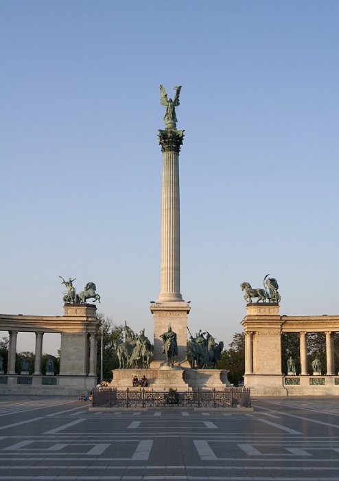 Будапешт _ Памятник 1000-летия обретения венграми Родины