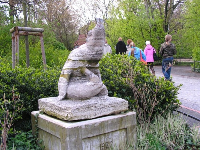 Берлин _ Скульптура в зоопарке