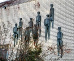 Нюрнберг_ Скульптуры на стене школы