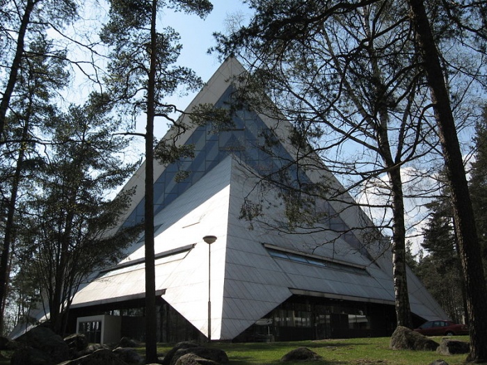 Церковь Хювинкяа (финск. Hyvinkään kirkko)