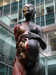 Лондон_ Памятник "Мать-девственница"