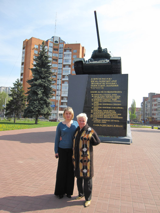 Я с мамой на площади Победы