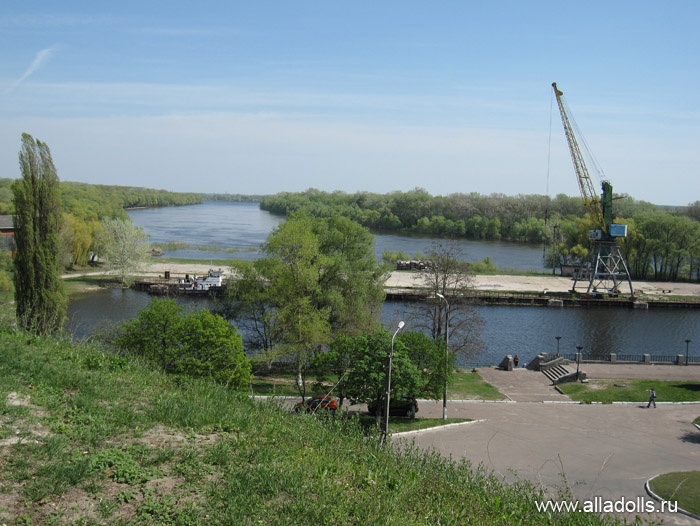 Речной порт на правой стороне Десны