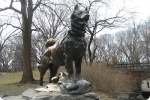 Памятник Балто в Центральном парке Нью–Йорка