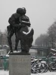 Амстердам_ Памятник посвященный голландскому драматургу и поэту XV века Гербранду Адриансу Бредеро