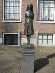 Амстердам_  Памятник Анне Франк