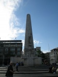 Амстердам, на площади Дам _ Монумент жертвам Второй мировой войны