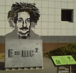 Einstein_sculpture_at_Questacon_in_April_2008